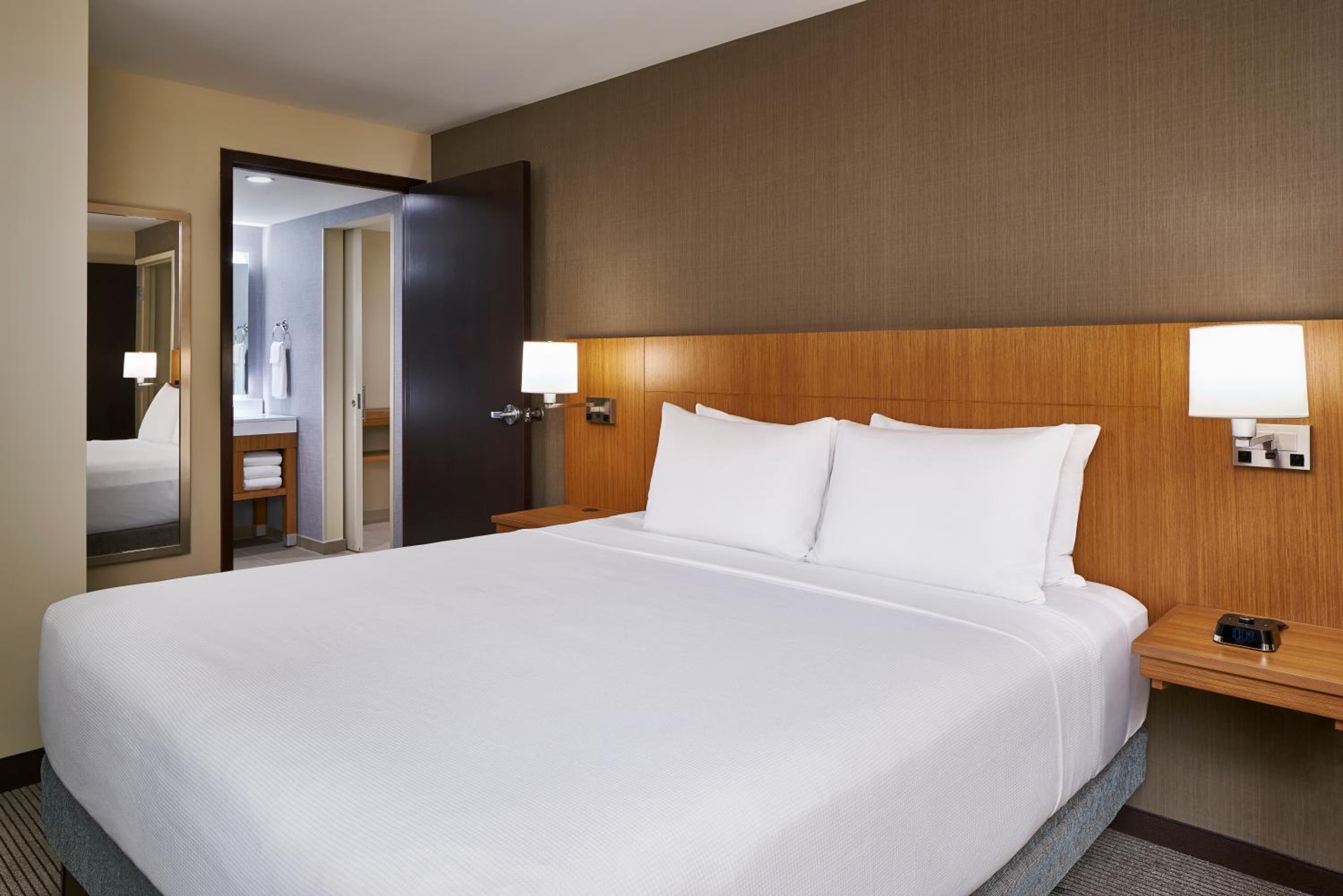 Suite, King Bed, Sofa, Accessible