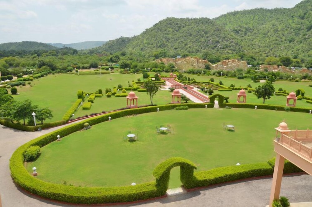 The Gold Palace &amp; Resorts 40/65