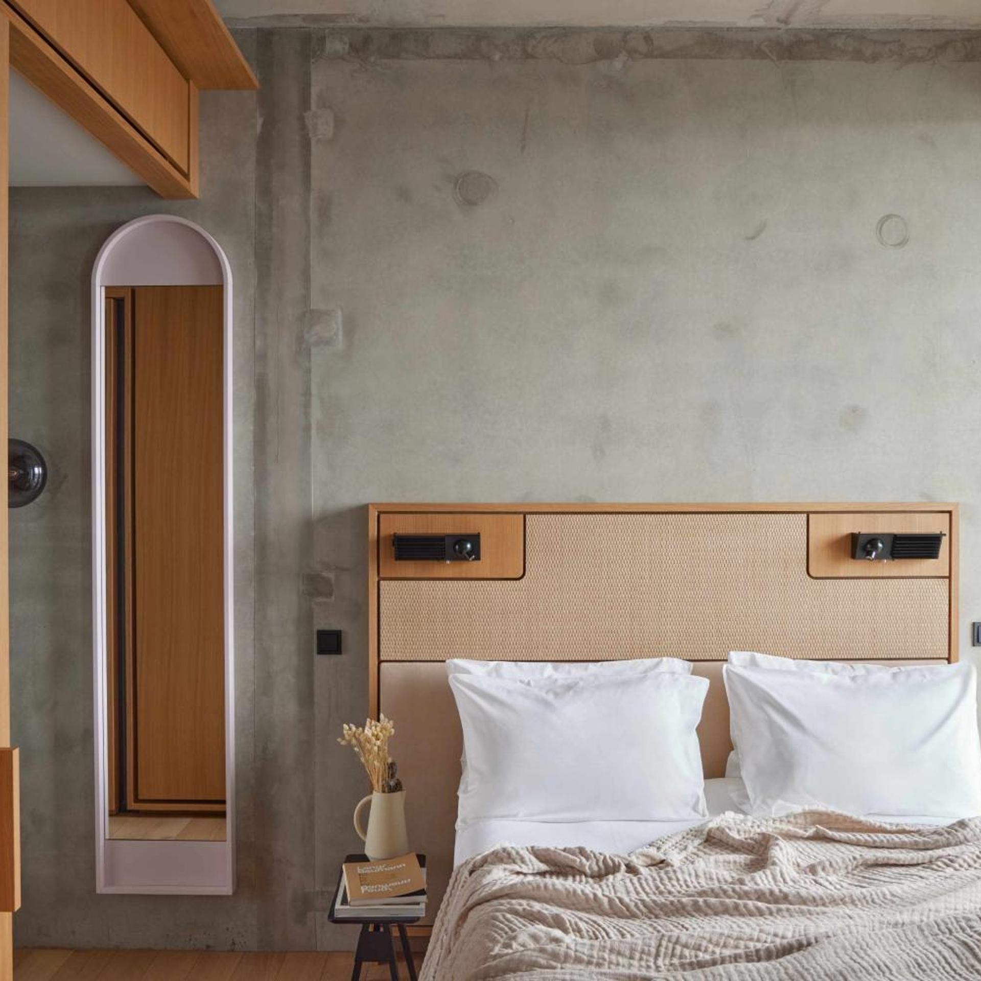 City, Studio, King Bed, Accessible