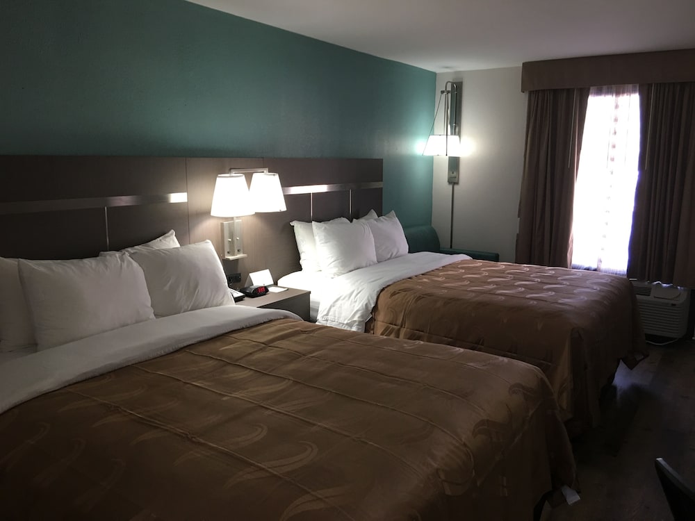 Quality Inn Greenville Near University 7/37