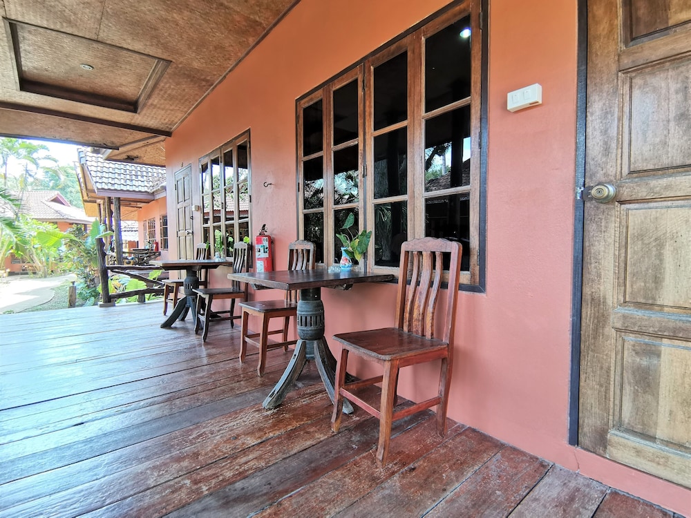 Lanta White Rock Resort Koh 45/69