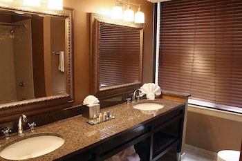 Doubletree By Hilton Hotel Memphis Downtown 15/53