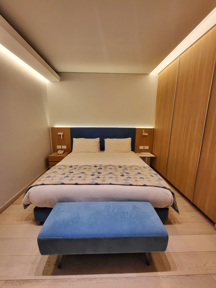 Monot Suites Beirut 10/50