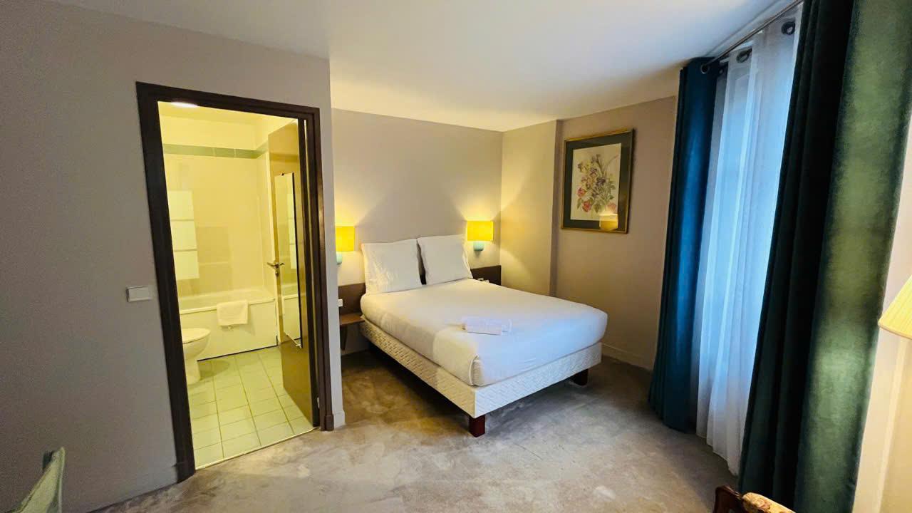 Hotel Paris Vesinet 12/29
