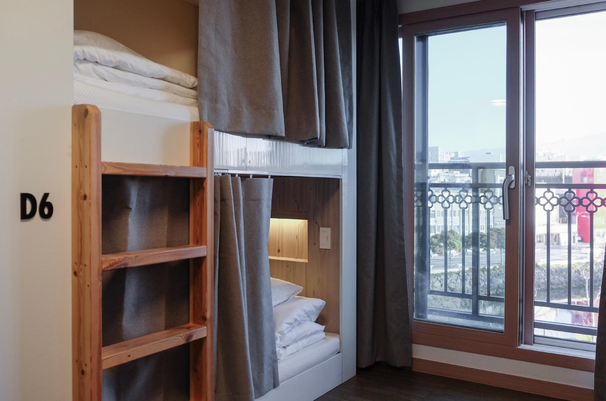Female Dorm, Female Only, 6 Beds