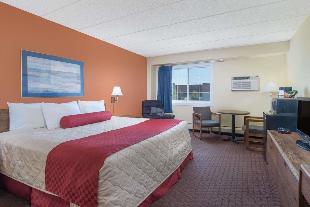 Days Inn by Wyndham Minot 13/30