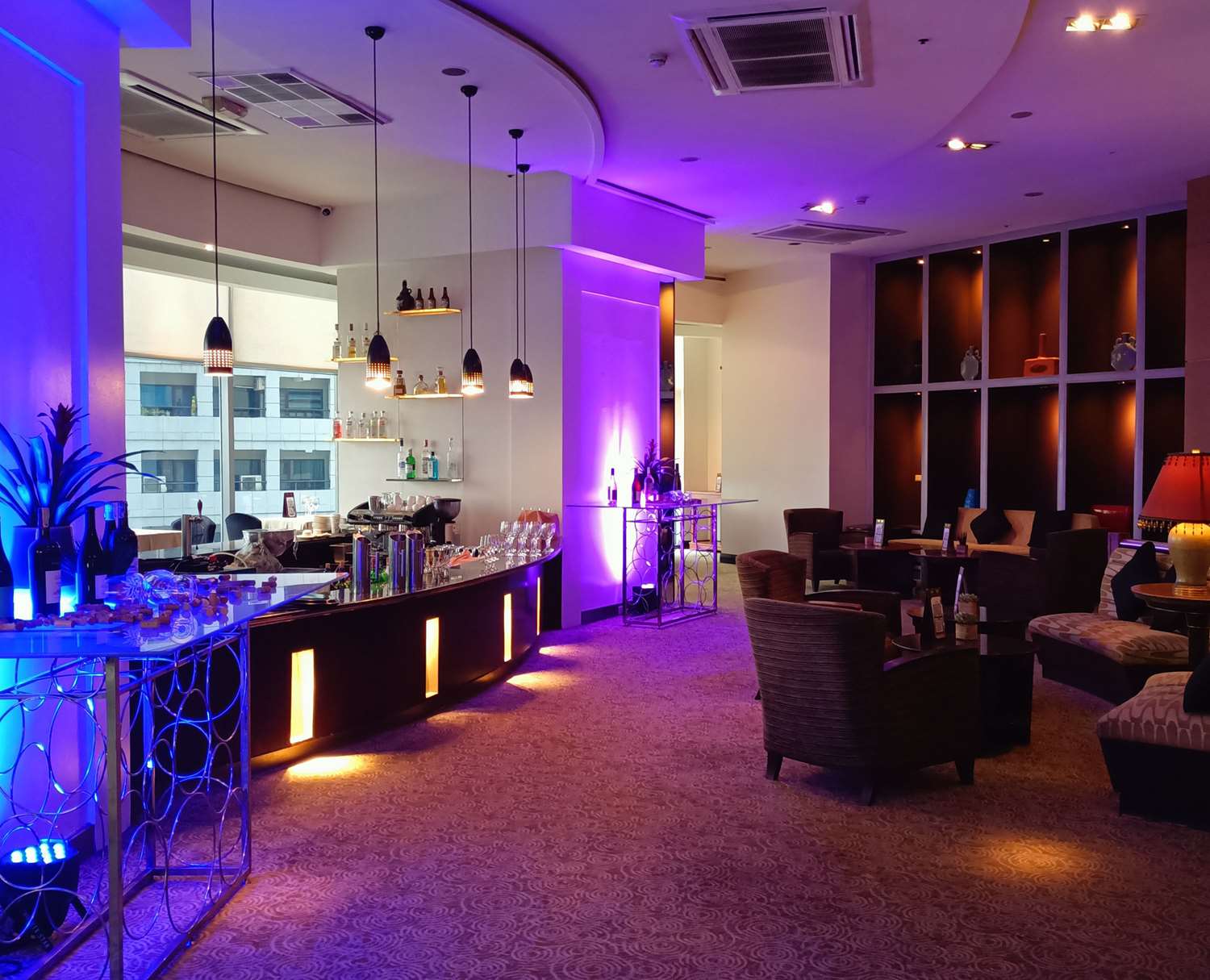 Discovery Suites 27/51