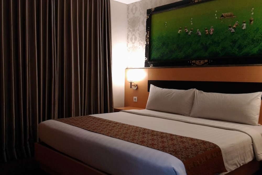 Grand Puri Saron Yogyakarta 6/58