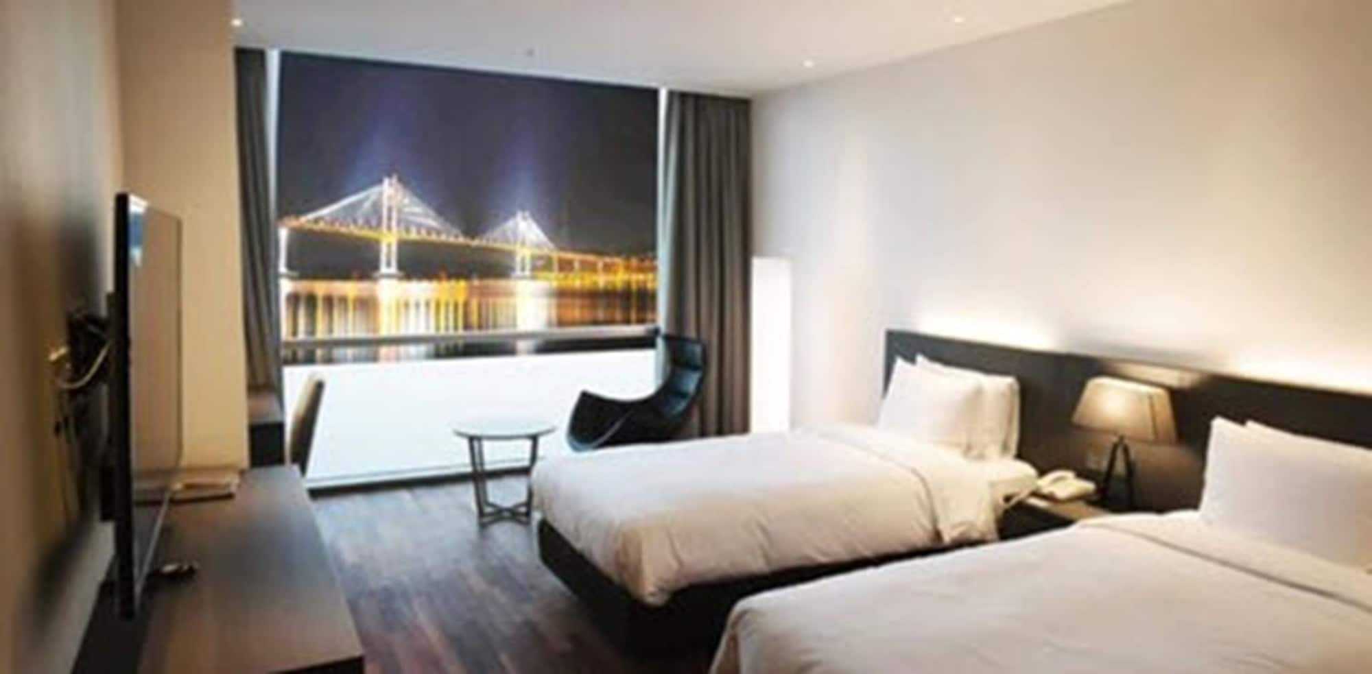 DELUXE, TWIN BEDS, OCEAN VIEW