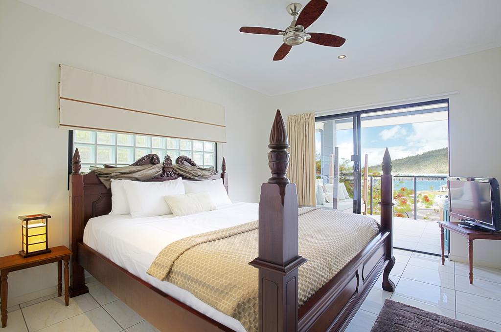 3 BEDROOMS, PENTHOUSE, JETTED TUB, TOP FLOOR
