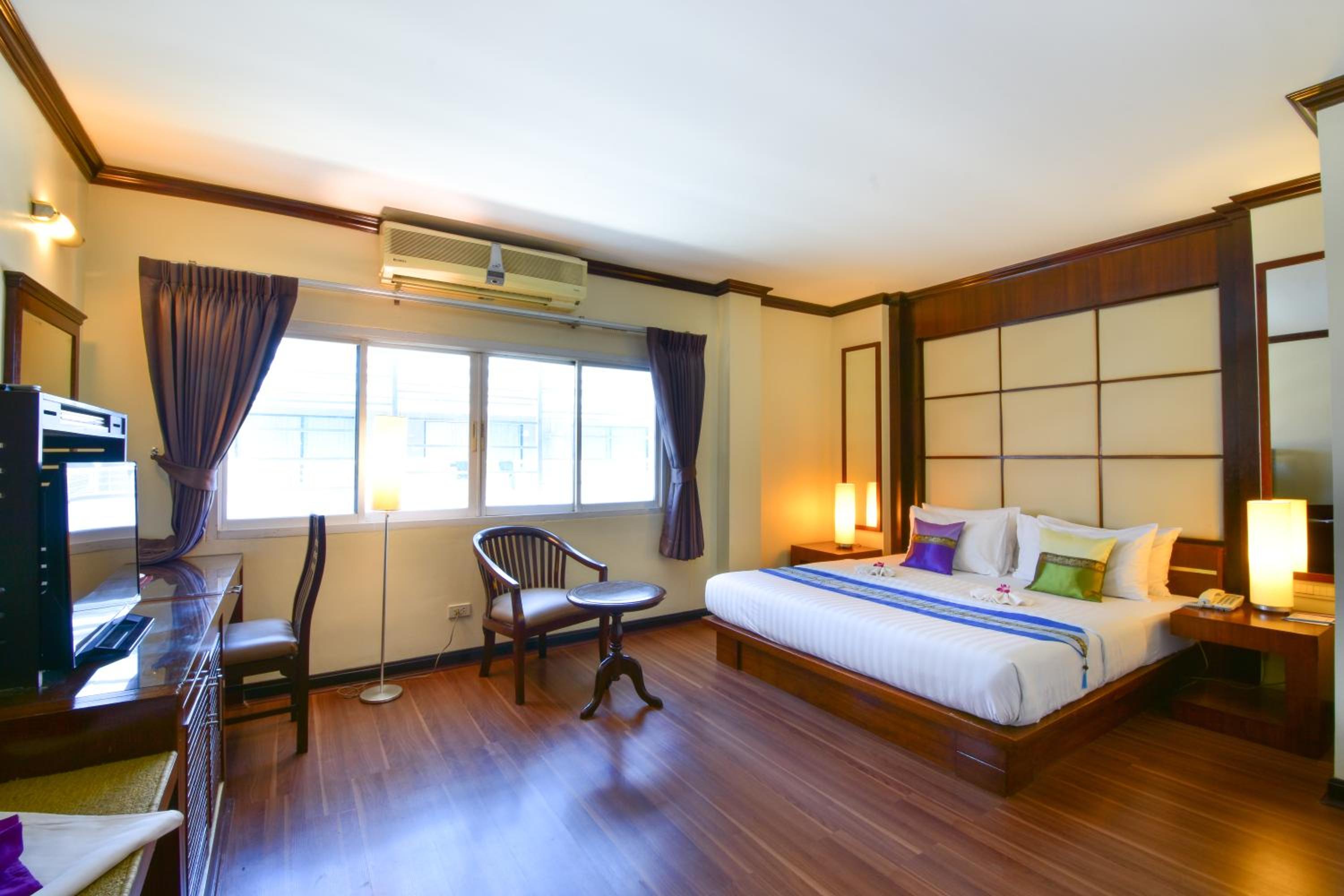GRAND BUSINESS INN 17/52