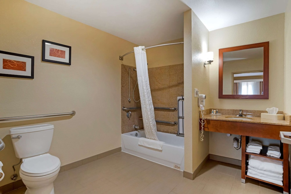 Comfort Suites Oxford I-20 exit 188 15/45