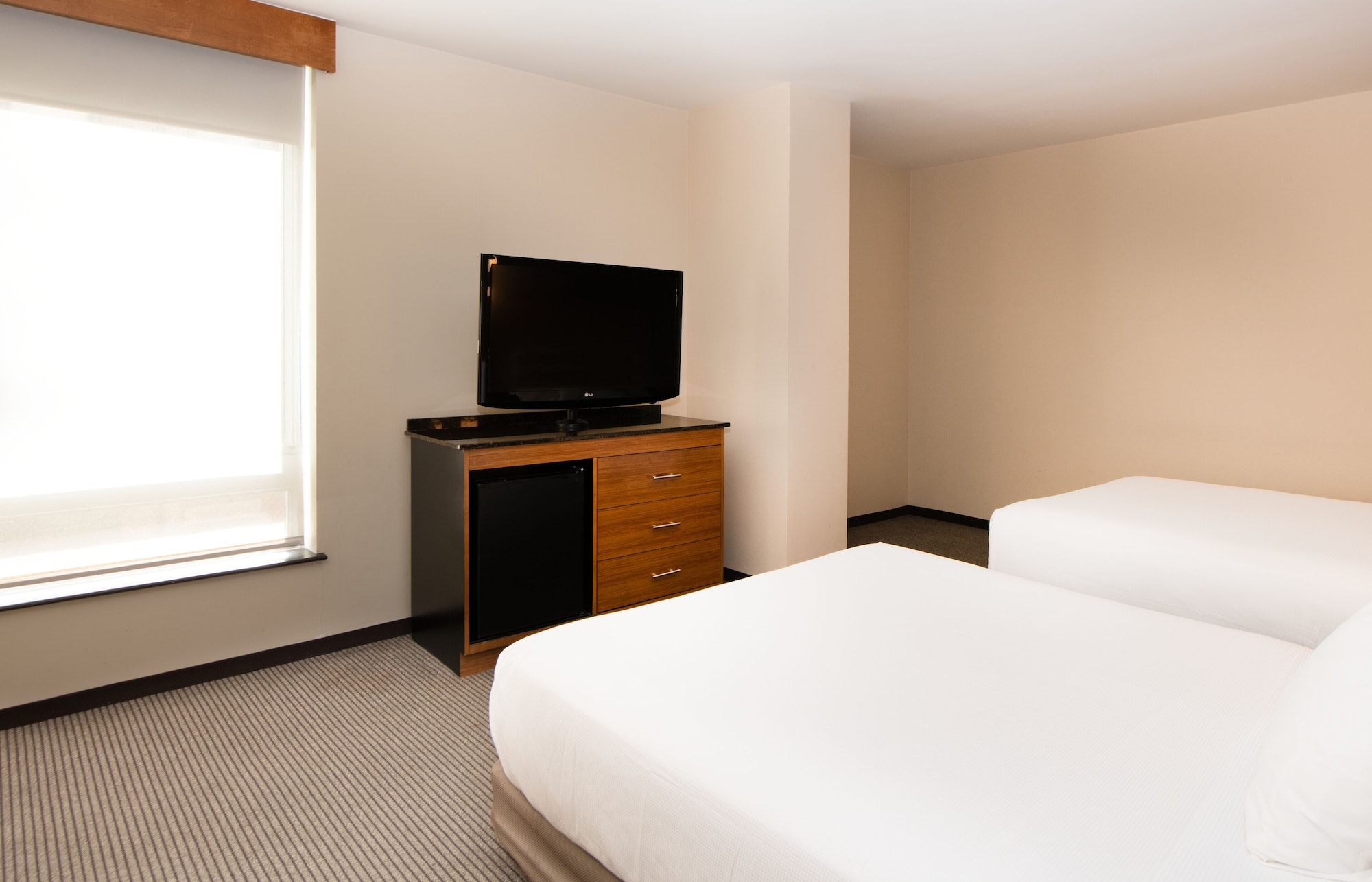 STANDARD, 2 QUEEN BEDS