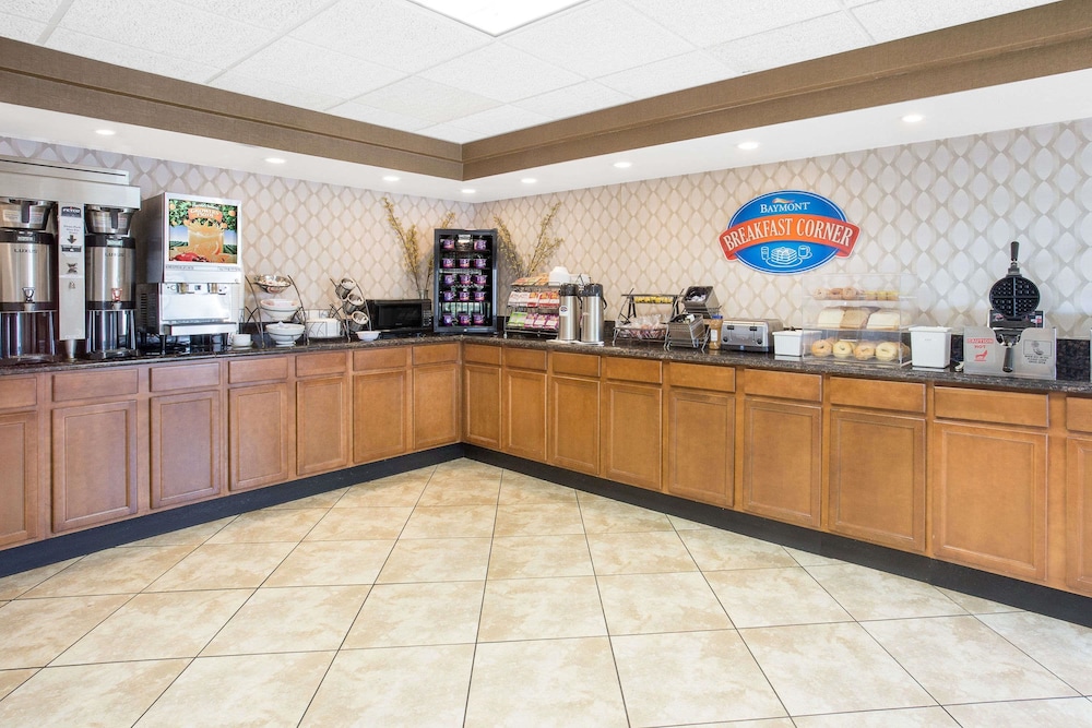 Baymont By Wyndham Janesville 7/23