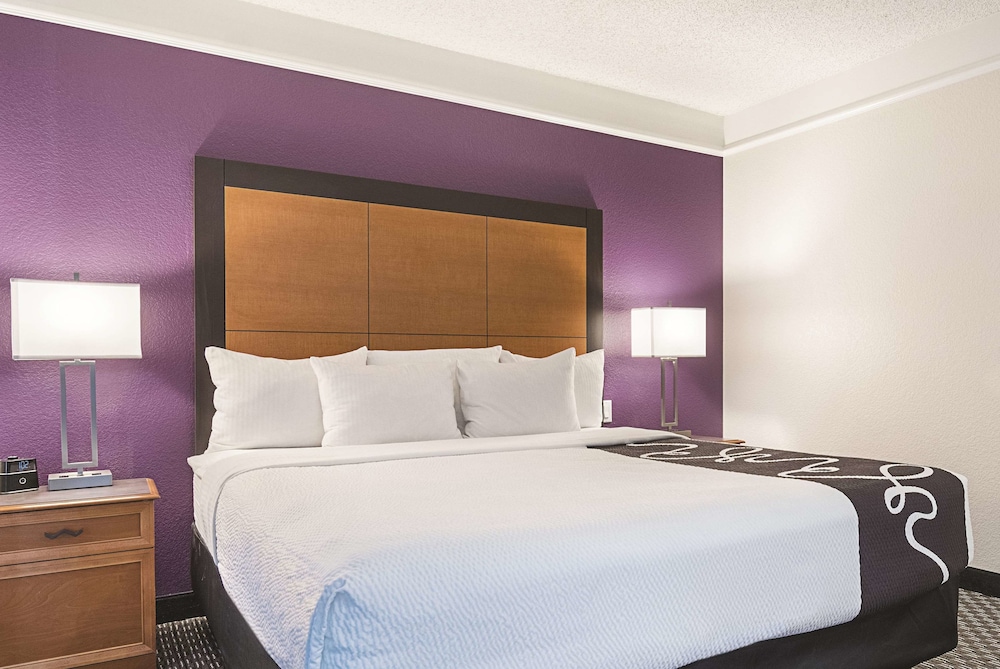 La Quinta Inn & Suites by Wyndham Ontario Airport 13/58