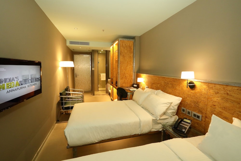 Ind Hotel 7/40