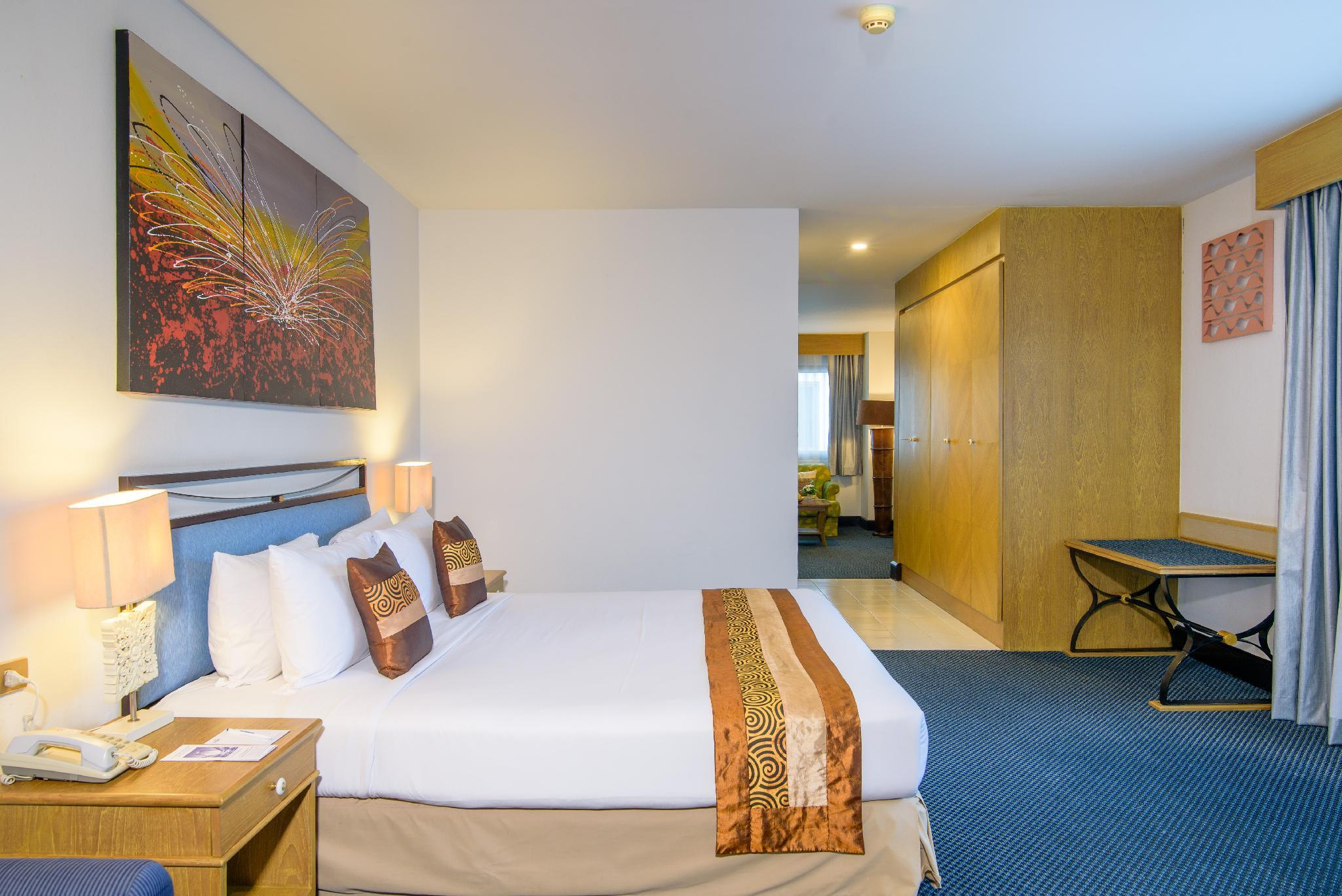 Suite, Hill Side