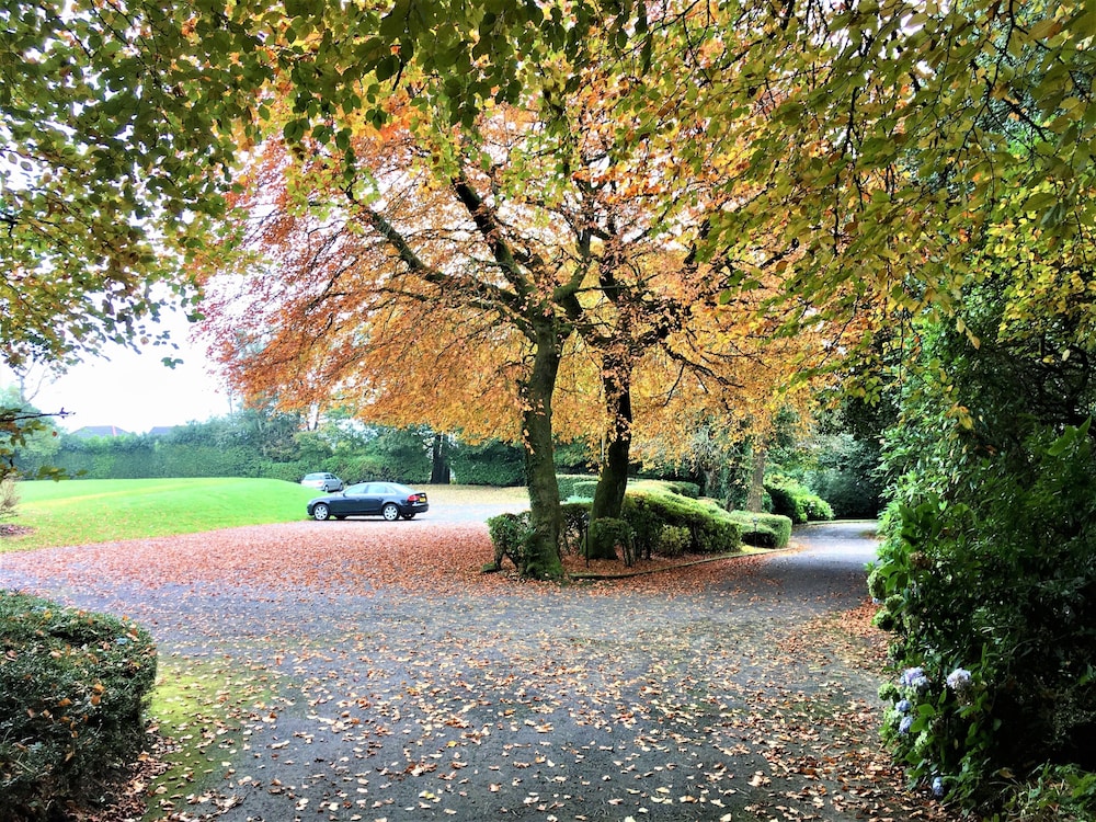 Astley Bank Hotel by Sunday 53/58