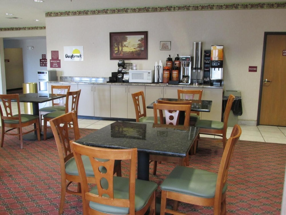 Days Inn By Wyndham Jefferson City 20/24