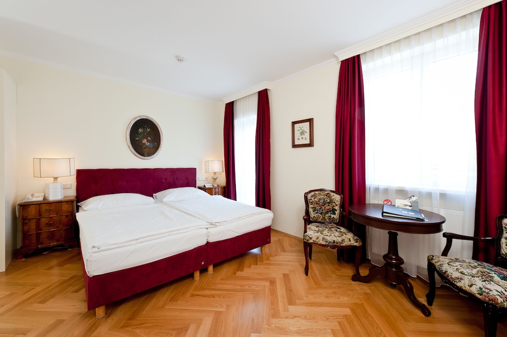 Regina Hotel 17/52