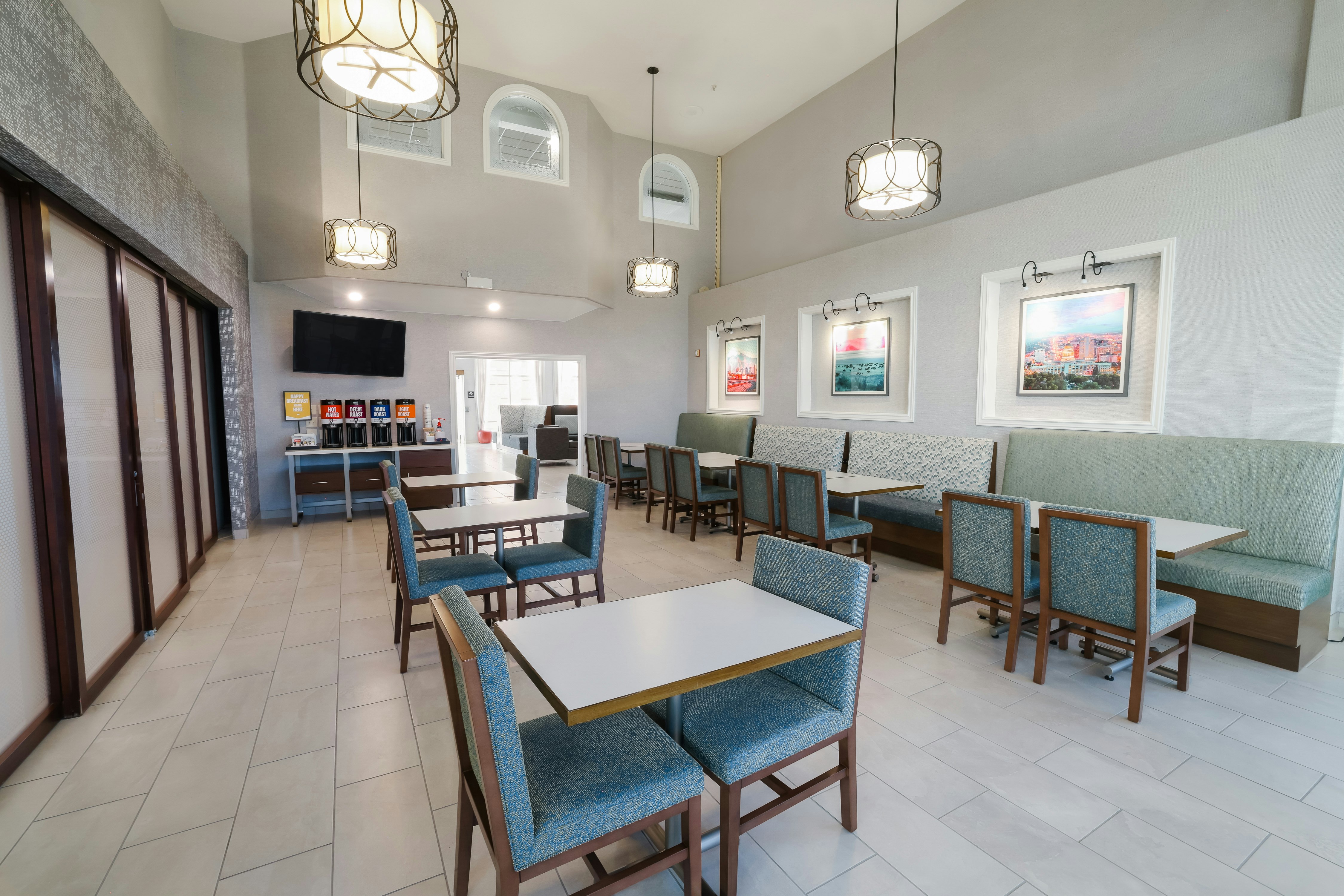 Hampton Inn Suites Salt Lake City Airport 52/82