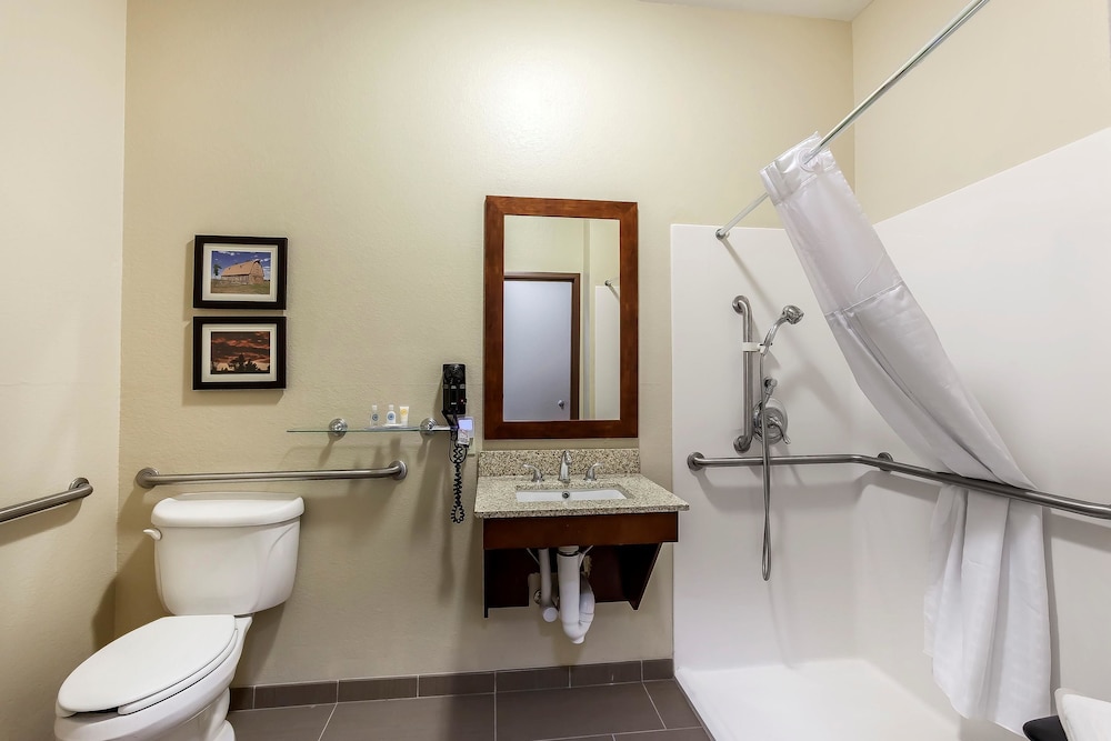 Comfort Inn & Suites Near University Of Wyoming 20/40