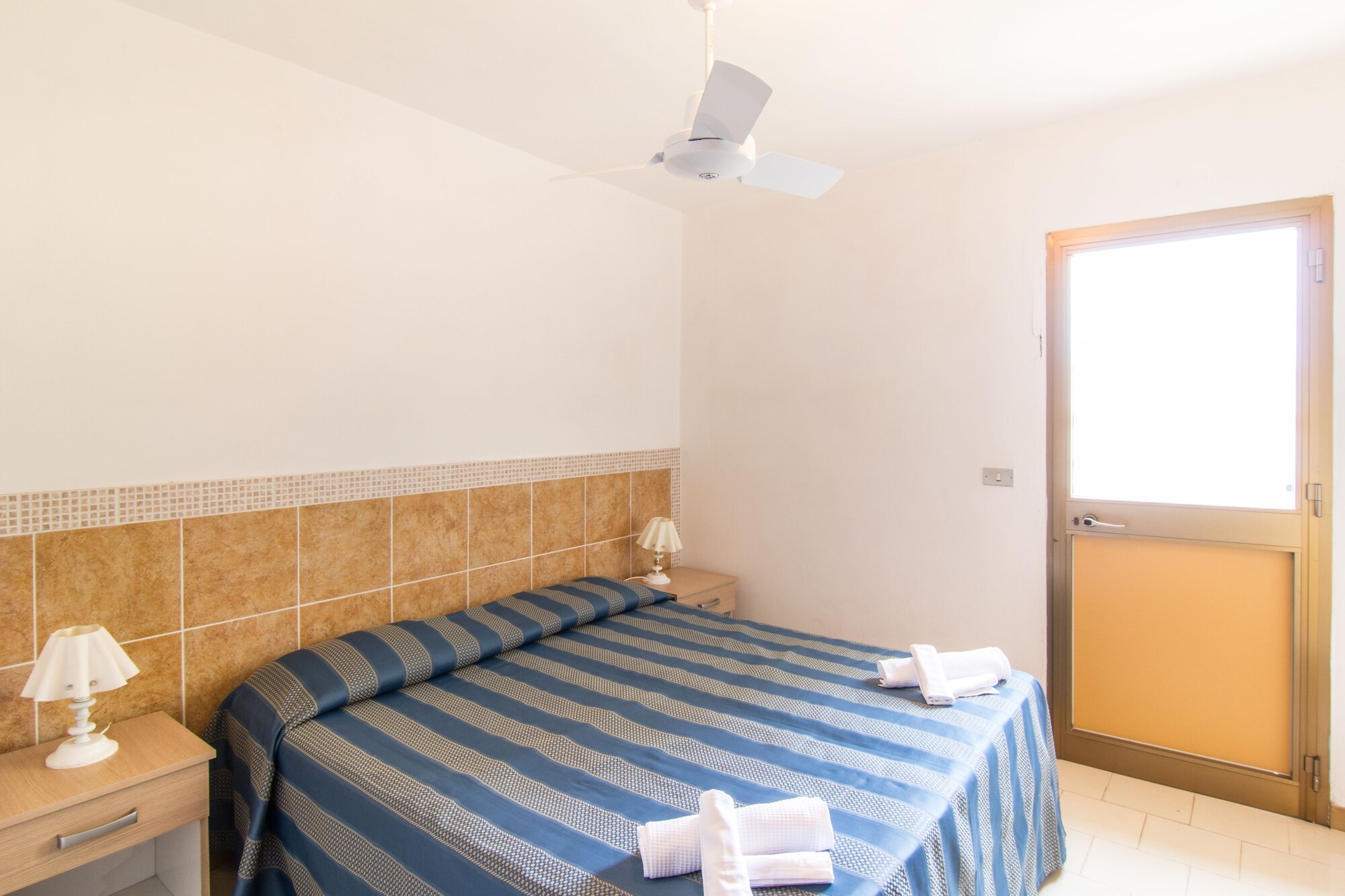 ROOM, TWIN BEDS