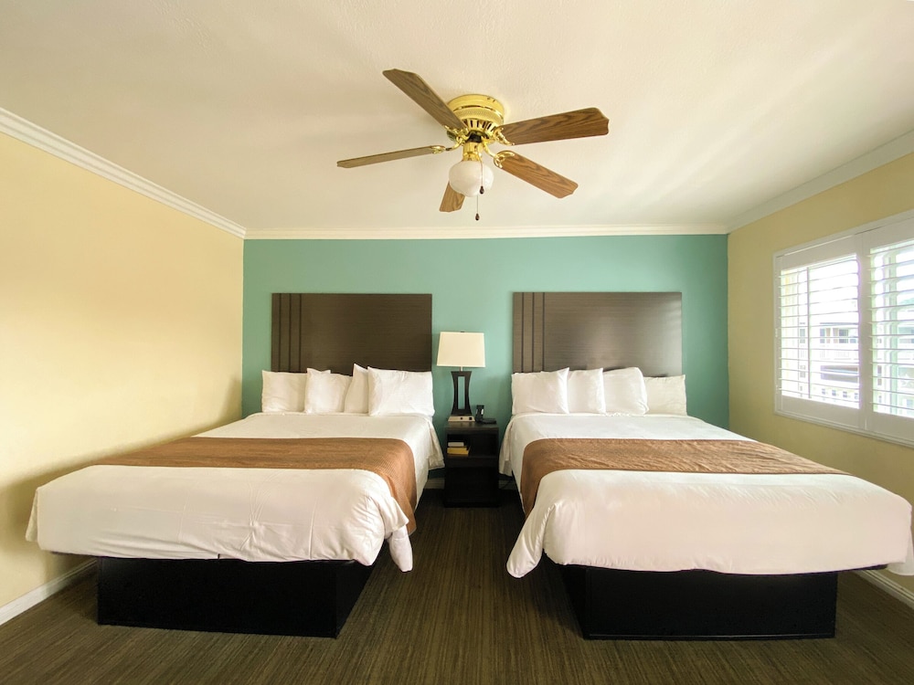Rockview Inn And Suites 23/54