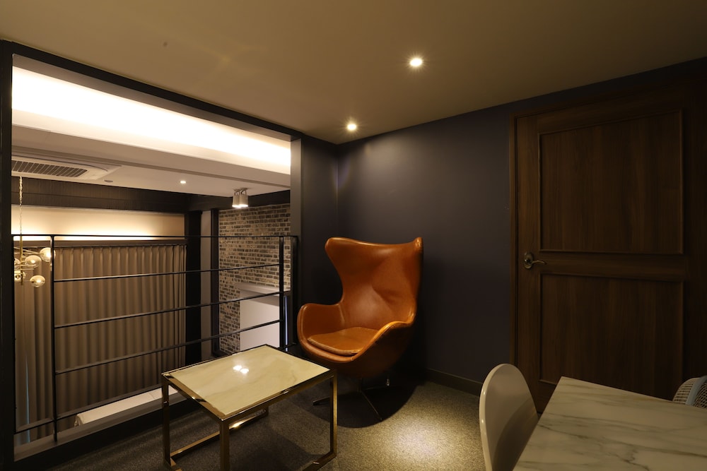 Piano Hotel 37/65