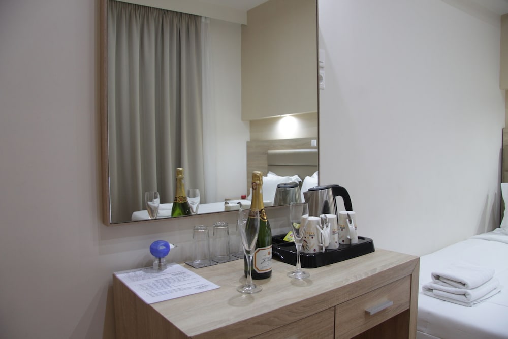 Elikon Hotel 30/32