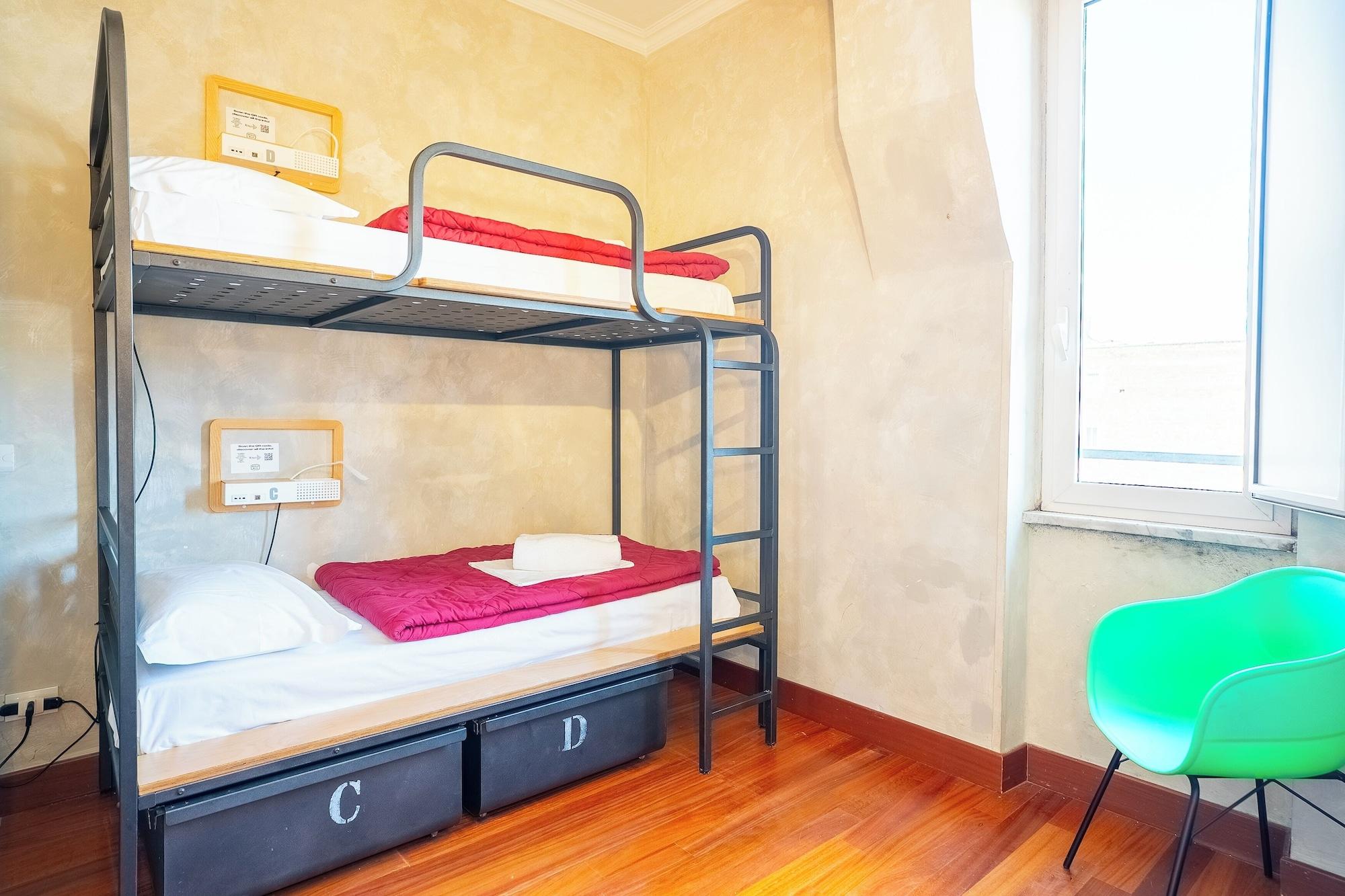 Mixed Dorm, 4 People