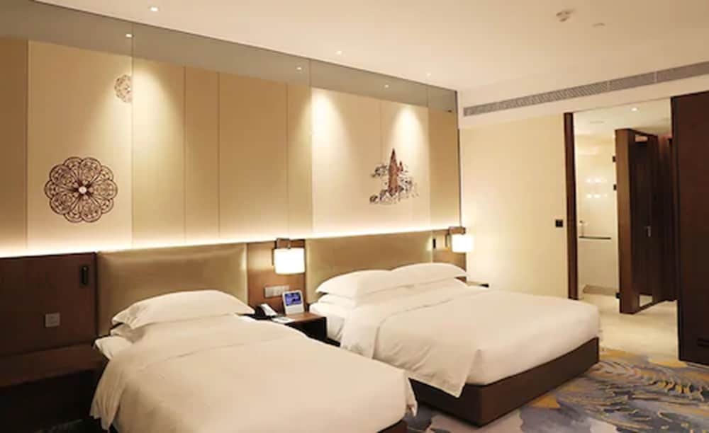 غرفة ديلوكس عائلية بسرير كينج بإطلالة على المدينة، Sheraton Kunming 2/5