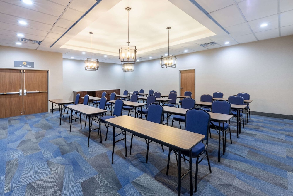La Quinta Inn & Suites by Wyndham Frisco 26/39