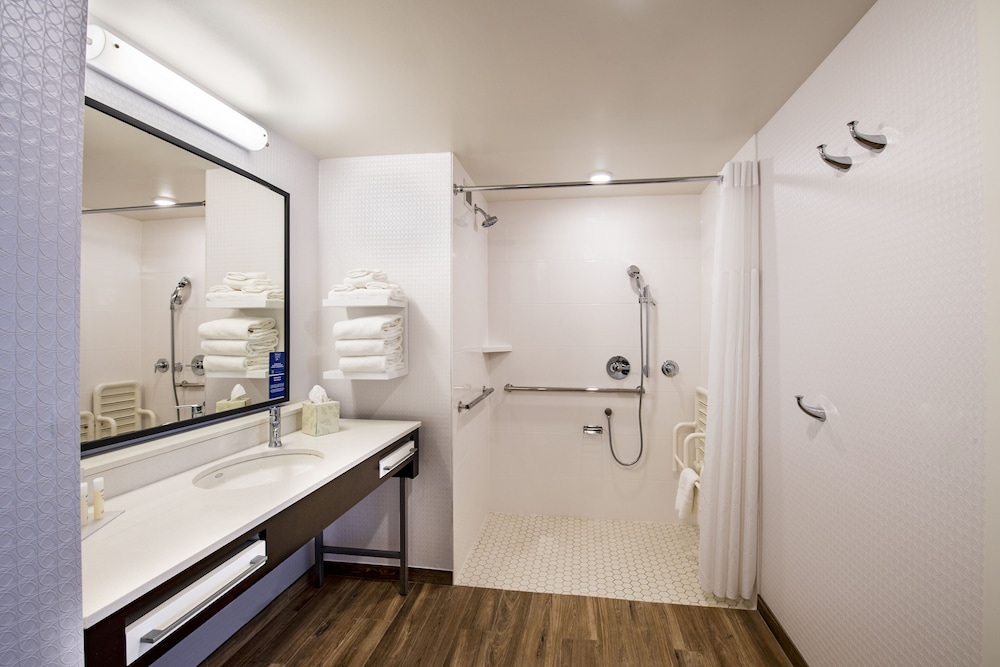 Hampton Inn Suites Keller Tx 16/47