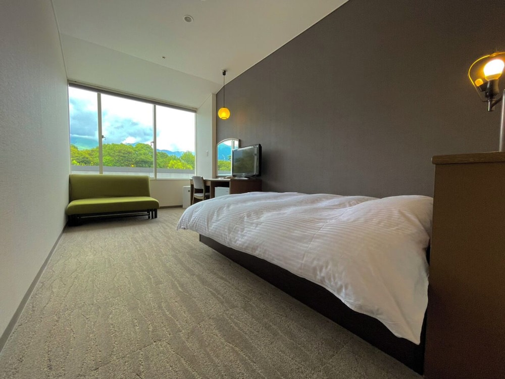 ROOM, SINGLE