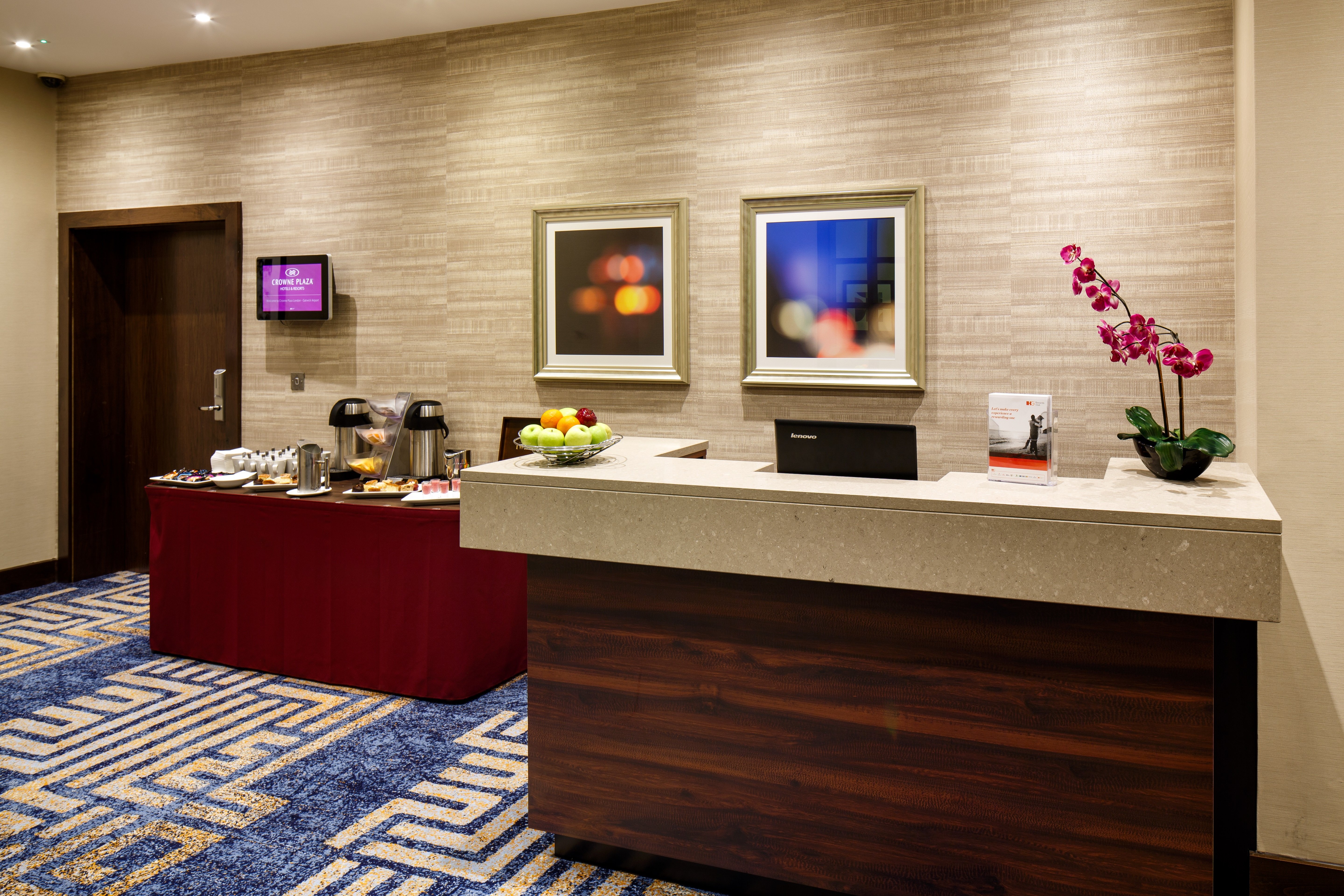 Crowne Plaza London Gatwick Airport 11/83