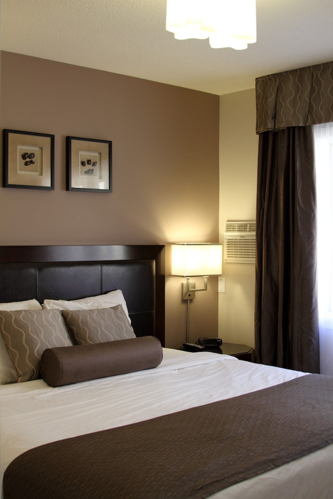 SUITE, KING BED