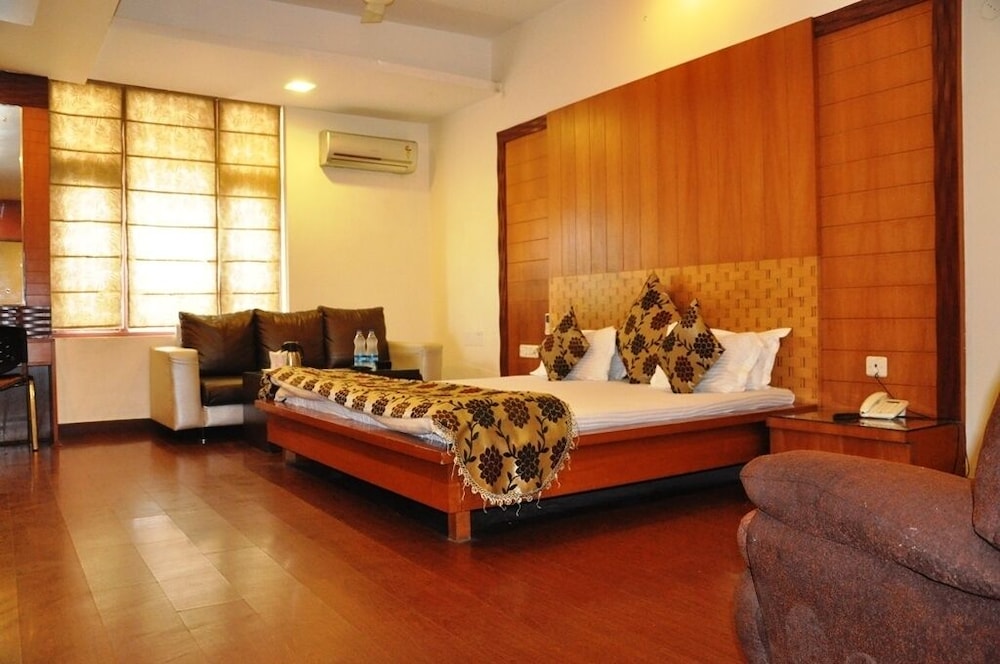 Mandakini Plaza Hotel 8/21