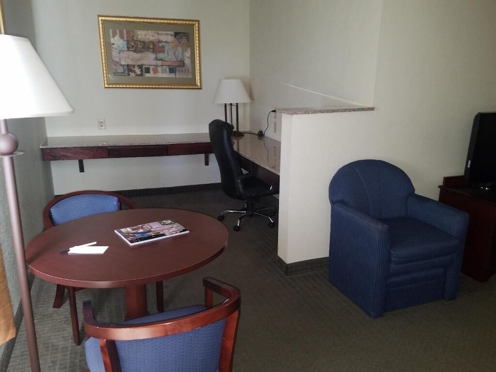 Hometown Hotel Bryant 30/33