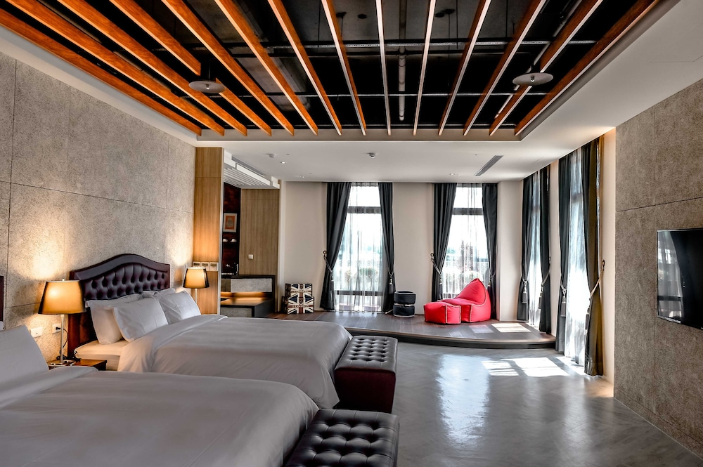 No.9 Hotel 27/76