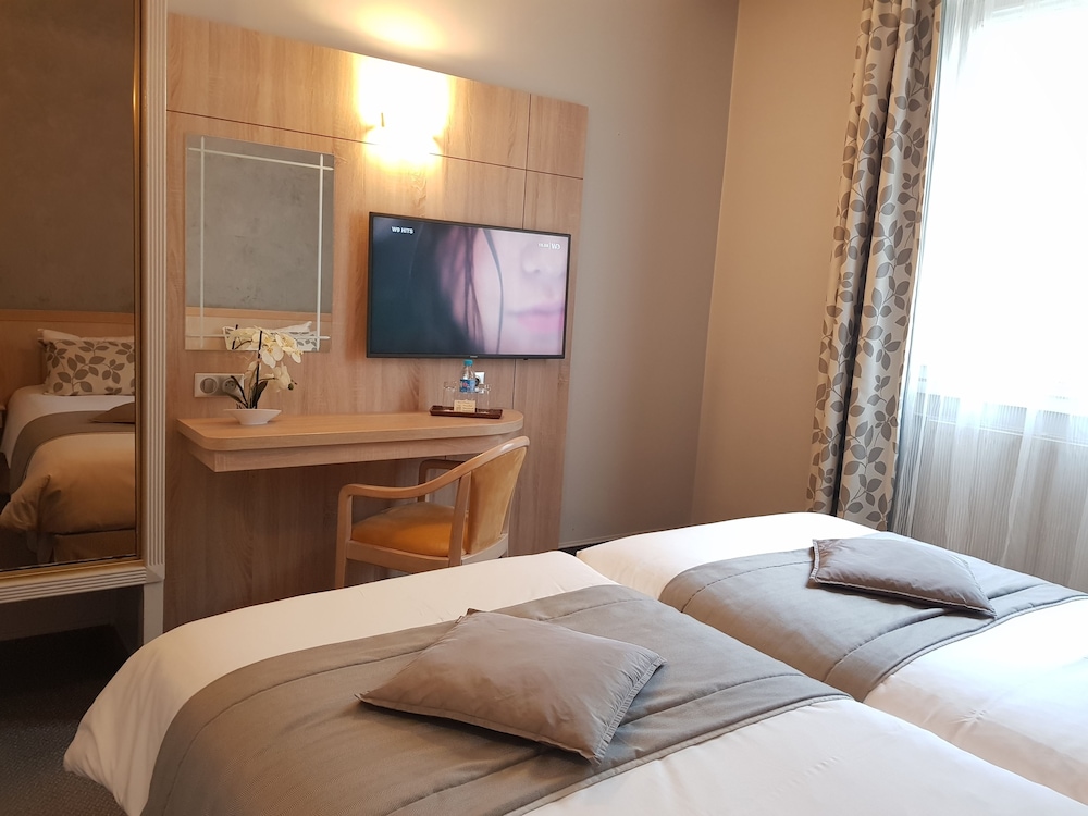 Hotel Champerret Elysees 43/70