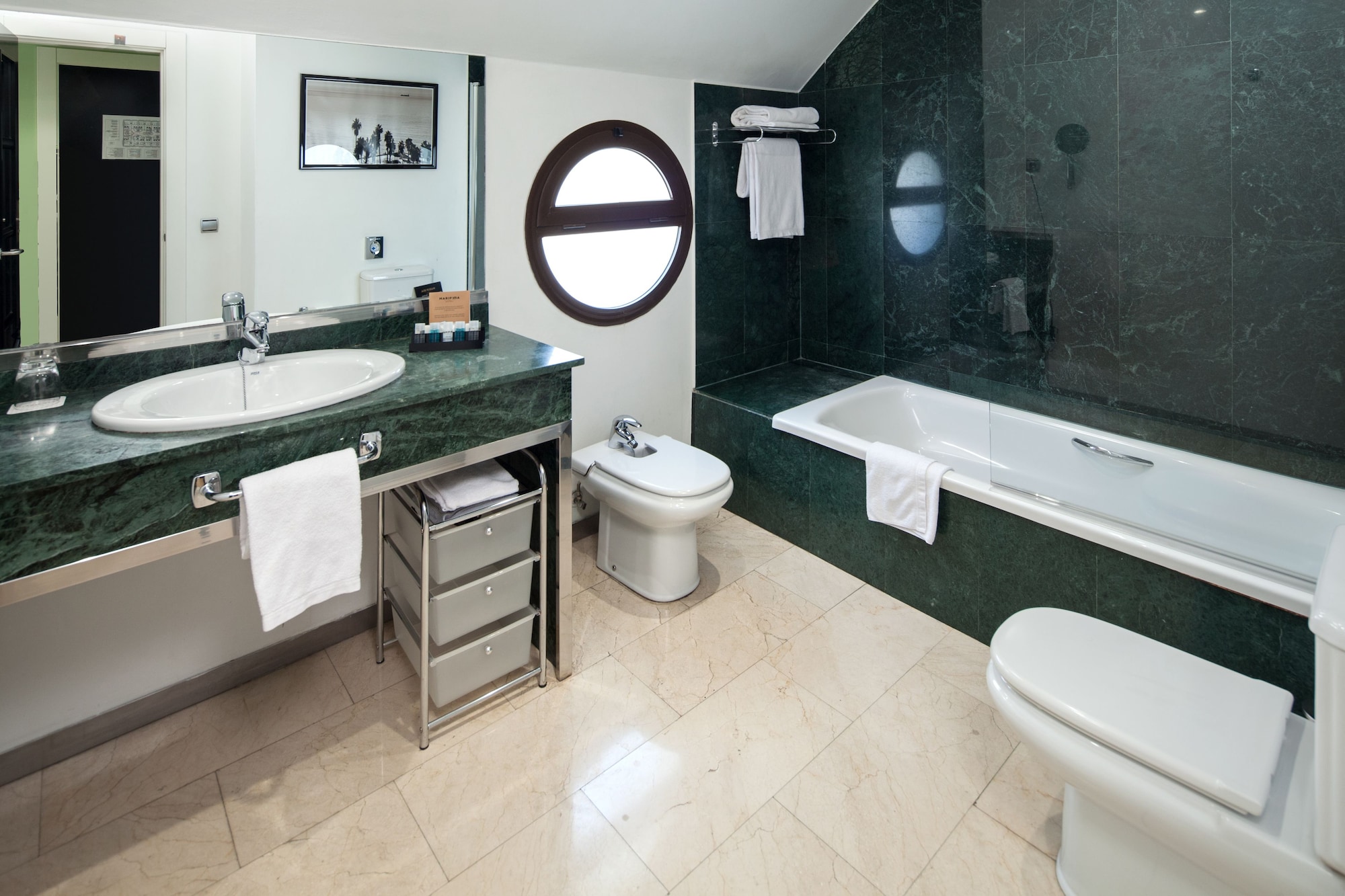 غرفة تنفيذية، Mariposa Hotel Ex Room Mate Lola 6/7