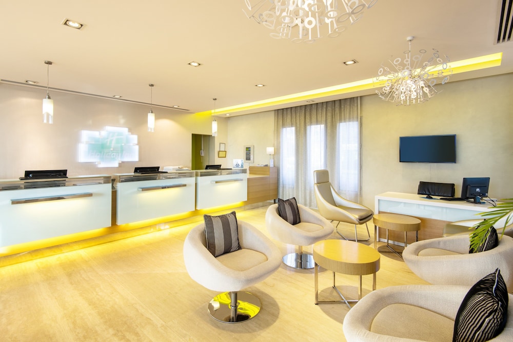 Holiday Inn Muscat al Seeb by IHG 7/73
