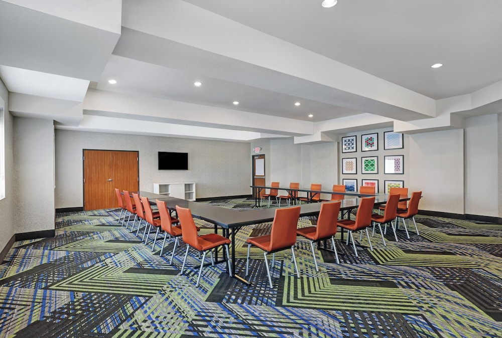 Holiday Inn Express Hotel And Suites Newport 62/76