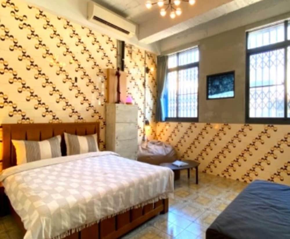Local Backpacker Hostel 9/50