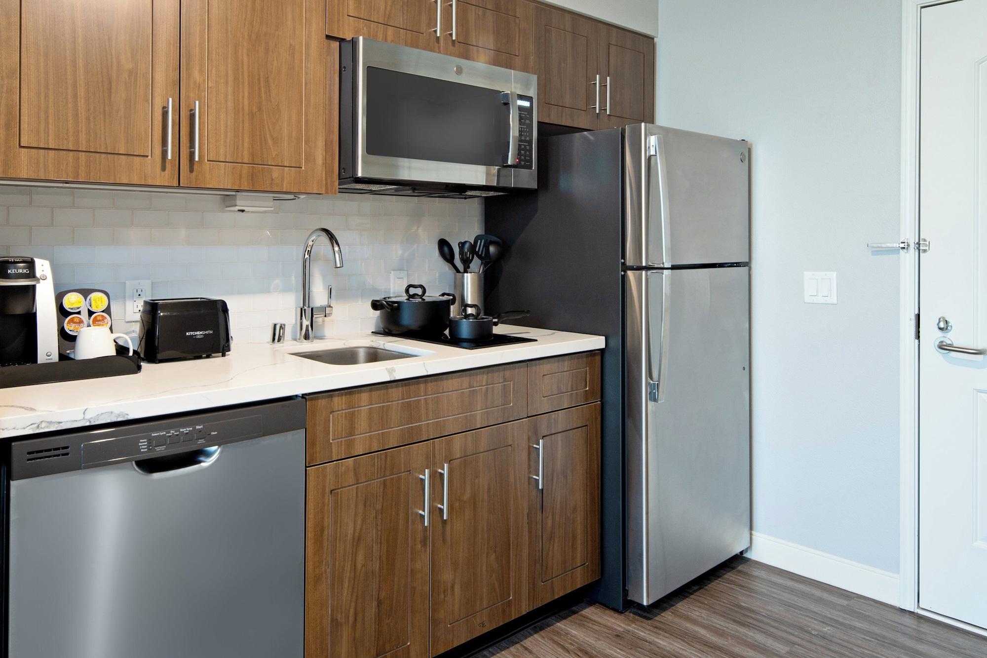 جناح بغرفتي نوم بمطبخ، Staybridge Suites Long Beach Airport 7/7