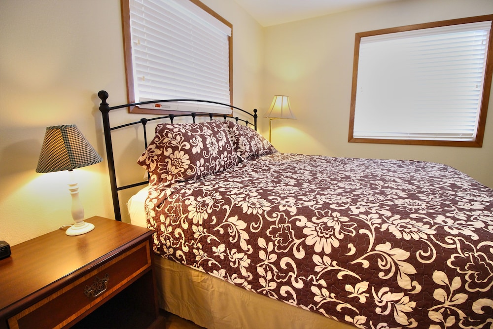 Peach Tree Inn & Suites 22/67