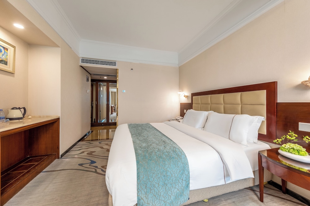 Haijun Hotel 24/50