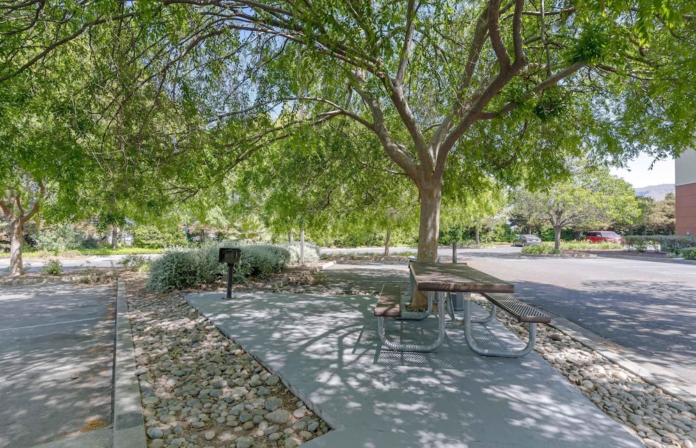 Extended Stay America Fremont - Fremont Boulevard South 33/60