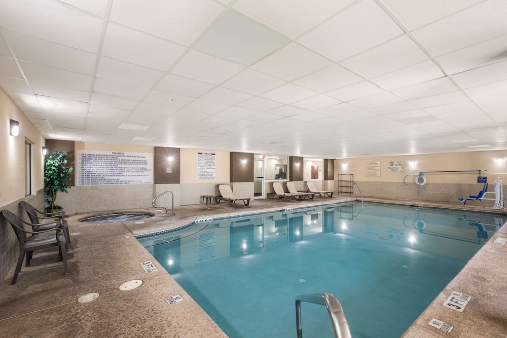 Comfort Suites Forsyth Near I-75 3/49